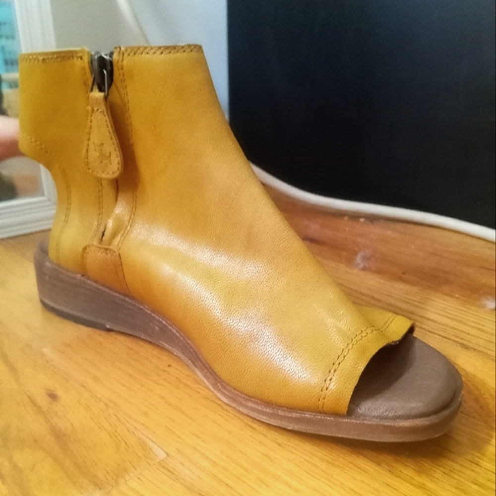 Anthropologie Gee Wawa booties
